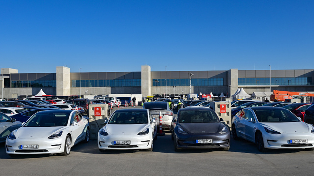 Tesla se prăbușește rapid în Europa: Vânzările scad vertiginos, în ciuda ascensiunii mașinilor electrice, iar brandurile chineze își iau avânt, lăsând în urmă rivalitatea japoneză. 1 tesla continua sa cada dramatic in europa vanzarile sunt in picaj liber desi vanzarile de masini electrice au crescut chinezii sunt pe val si incep sa depaseasca marcile japoneze 68017feee8d27