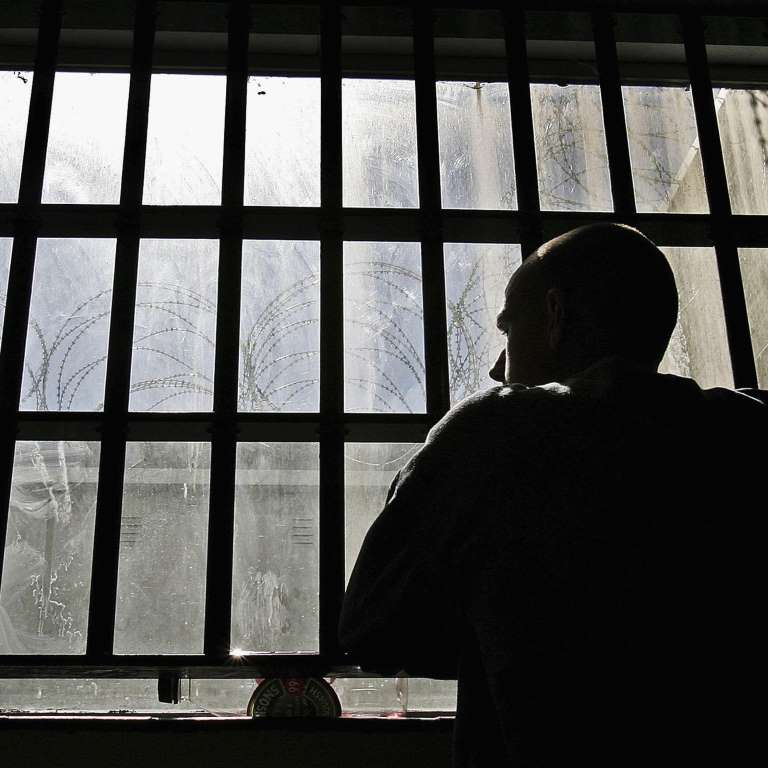 Comerciant de substanțe interzise din Năvodari primit cu fermitate de justiție: a admis acuzațiile, dar a fost în continuare încarcerat 1 traficant de droguri din navodari condamnat la o pedeapsa cu inchisoarea si a recunoscut faptele dar tot nu a scapat de detentie 67fee5742800e