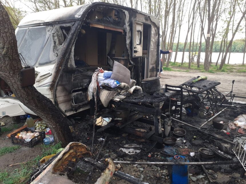 DOLIU: O turistă în vârstă de 72 de ani a decedat din cauza incendiului devastator de la Băile Puturoasa din Hârșova, suferind arsuri severe pe întreg corpul. 1 tragedie turista de 72 de ani din incendiul de la baile puturoasa din harsova a murit avea arsuri pe tot corpul 68063d4181680