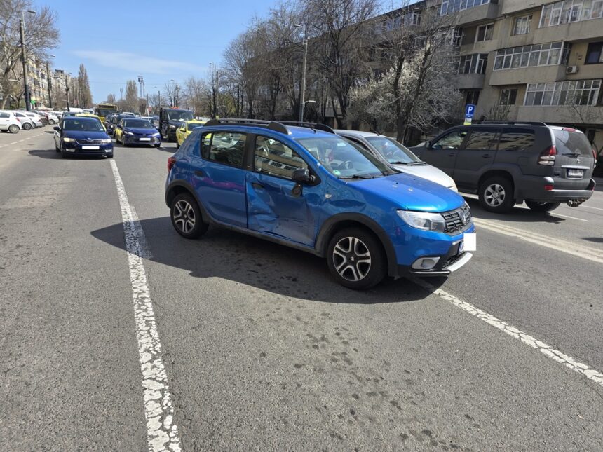 Accident pe bulevardul I.C. Brătianu: O șoferiță băută provoacă o coliziune între trei autovehicule 1 trei masini s au ciocnit pe bulevardul i c bratianu o soferita implicata in accident se urcase beata la volan 67f7d9c7a1a53