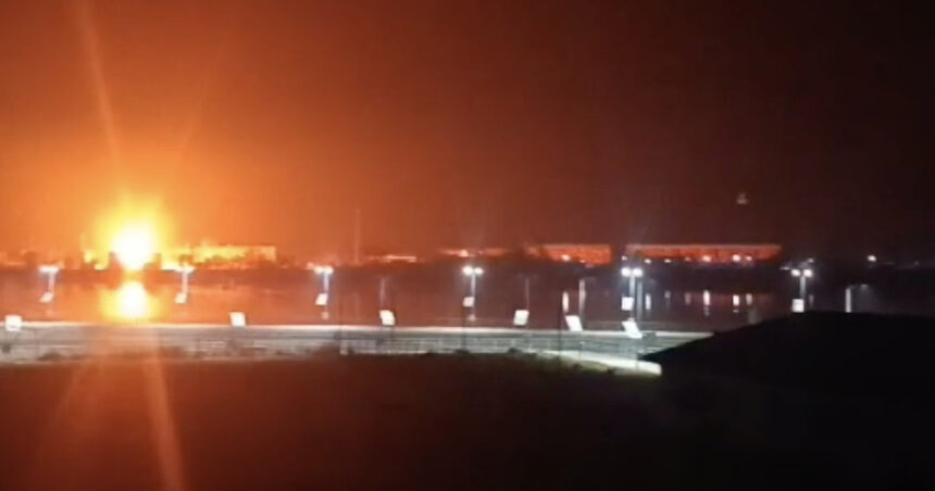 Sulina sub alerta: Trei semnale RO-ALERT într-o noapte tumultoasă, în urma explozilor din Ucraina, mai intense decât cele de la atacul Insulei Șerpilor. 1 trei mesaje ro alert intr o singura noapte la sulina exploziile din ucraina mai puternice decat la bombardarea insulei serpilor 681086cb5e5b1