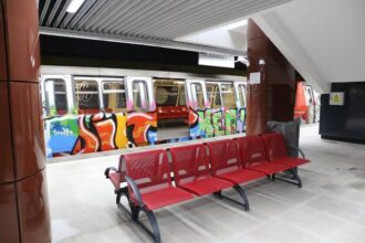 trenurile vechi de pe magistrala 4 de metrou gara de nord straulesti vor fi inlocuite cu altele noi achizitie de 1 miliard lei 6801771460626