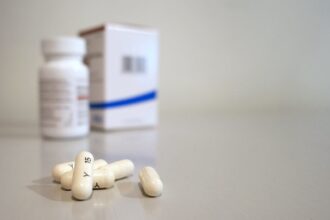 trump vine acum cu o alta amenintare care va pune capat deceniilor de comert cu medicamente la preturi reduse 67f68c833f9ce