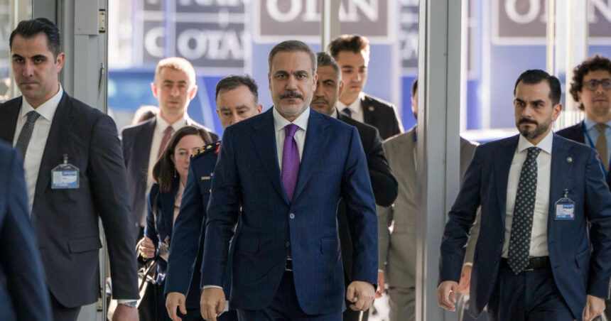 Turcia susține planul american pentru un armistițiu între Rusia și Ucraina: Provocări dificile, dar preferabil războiului 1 turcia sprijina initiativa sua pentru un acord de pace rusia ucraina va fi greu de acceptat dar este mai bun decat razboiul 67eff9cfd636b