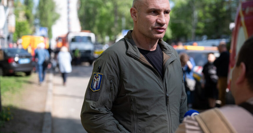 Primarul Kievului, Vitali Klitschko, sugerează că Ucraina ar putea fi obligată să renunțe la pământuri pentru a obține liniștea dorită. 1 ucraina ar putea fi nevoita sa cedeze teritorii in schimbul pacii spune primarul kievului vitali klitciko 680b35c22d0fb