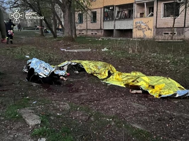 Ucraina în doliu după atacul devastator de la Krivoi Rog: 18 vieți pierdute, inclusiv 9 copii 1 ucraina deplange atacul rusesc de la krivoi rog cel putin 18 morti dintre care 9 copii 67f1103ea78a4