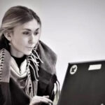 Trupul jurnalistei Viktoria Roșchina, victima torturii și crimei rușilor, a fost recuperat de ucraineni și identificat prin analiza ADN-ului. 2 ucrainenii au recuperat trupul jurnalistei viktoria roschina torturata si ucisa de rusi a putut fi identificata doar dupa testele adn 680b15ea69bd2