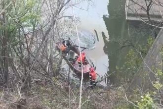 ultima ora un microbuz a cazut in dunare in urma unui accident 67fd1175a31bb