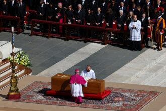 ultimul drum al papei francisc o lume intreaga i a adus omagiu la vatican 680cd6a152746
