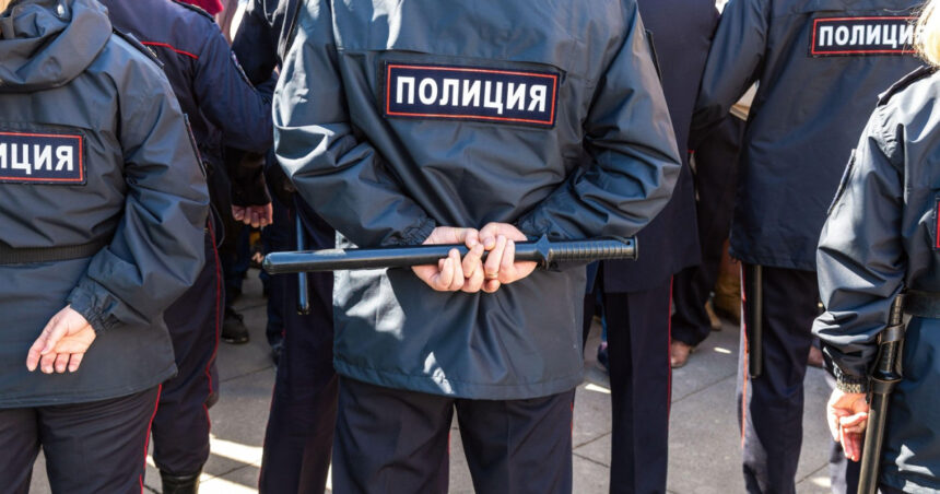 Un cetățean american reținut în Rusia pentru agresarea unui agent de poliție și solicitarea de azil politic a fost internat într-o unitate de psihiatrie. 1 un american arestat in rusia pentru ca a atacat un politist si a cerut azil politic a fost internat la psihiatrie 67f2aca59825f