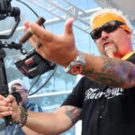 Un chef de renume a impus o condiție unică pentru moștenirea sa destinată copiilor, iar fiul cel mic este hotărât să negocieze! 3 un bucatar celebru a pus o singura conditie pentru copiii sai ca sa aiba acces la mostenirea lui fiul cel mic vrea sa negocieze 68000ef038187