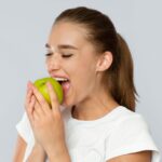 Un măr pe zi te ferește de doctor? Află sfaturile nutriționiștilor despre consumul ideal de mere! 2 un mar pe zi tine doctorul la distanta ce spun nutritionistii despre consumul corect al merelor 67f530723abac