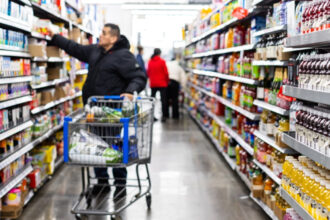 un miliardar american indeamna populatia sa faca provizii de consumabile dupa anuntul lui trump pasta de dinti sapun orice 67eeac548bff4