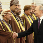 Un diplomat străin a încercat să pătrundă în Kremlin înarmat cu un pumnal pentru a-l întâlni pe Putin. 2 un oficial strain care l a vizitat pe putin a vrut sa intre cu un pumnal la kremlin 6808ab285e986