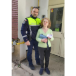 Un agent de poliție din Constanța a redat strălucirea sărbătorilor unei femei care a lăsat în urmă geanta plină de bani în autobuz 2 un politist din constanta a salvat sarbatorile unei femei care si a uitat geanta cu bani in autobuz 67ff9ff98b68b