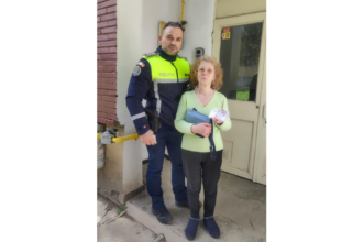 un politist din constanta a salvat sarbatorile unei femei care si a uitat geanta cu bani in autobuz 67ff9ff98b68b
