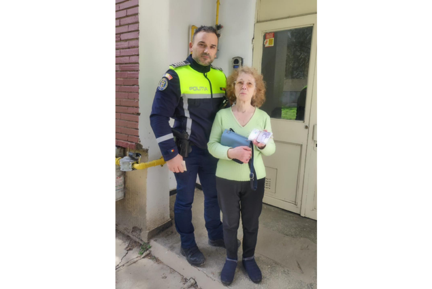 Un agent de poliție din Constanța a redat strălucirea sărbătorilor unei femei care a lăsat în urmă geanta plină de bani în autobuz 1 un politist din constanta a salvat sarbatorile unei femei care si a uitat geanta cu bani in autobuz 67ff9ff98b68b