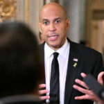 Un senator democrat a lansat o tiradă de 25 de ore împotriva lui Trump în Senatul American! 3 un senator democrat l a criticat pe trump timp de 25 de ore intr un discurs record in senatul sua 67ed034e94062