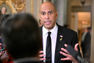 un senator democrat l a criticat pe trump timp de 25 de ore intr un discurs record in senatul sua 67ed034e94062