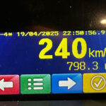 Un tânăr șofer de 22 de ani, surprins cu o viteză amețitoare de 240 km/h, a primit o amendă colosală. 3 un sofer de 22 de ani a fost prins conducand cu 240 de km h amenda uriasa pe care a primit o 6804e6448b1ac