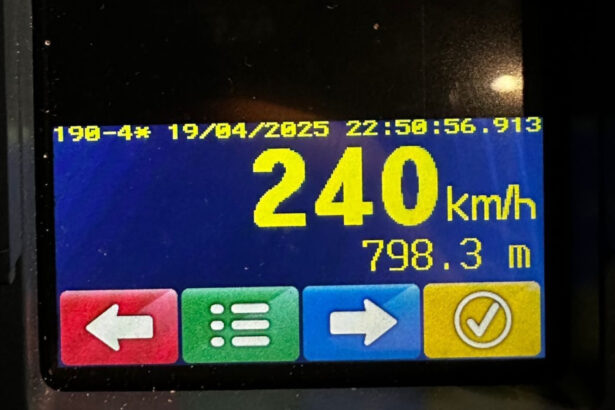 un sofer de 22 de ani a fost prins conducand cu 240 de km h amenda uriasa pe care a primit o 6804e6448b1ac