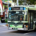 Un șofer de autobuz din Japonia a comis o mică infracțiune pentru 7 dolari, dar a plătit prețul cu locul de muncă și cu o pensie de 84.000 de dolari. 2 un sofer de autobuz din japonia a furat 7 dolari a fost concediat si a pierdut pachetul de pensie de 84 000 de dolari 6801fe7d41c0c