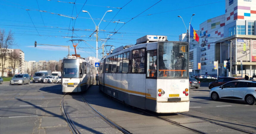 Incident dramatic în București: Un tramvai deraiat a lovit un motociclist, iar circulația este paralizată pe numeroase rute. 1 un tramvai a deraiat in bucuresti vagonul a acrosat un motociclist care a fost ranit circulatie blocata pe mai multe linii 67fd49dd82cb1