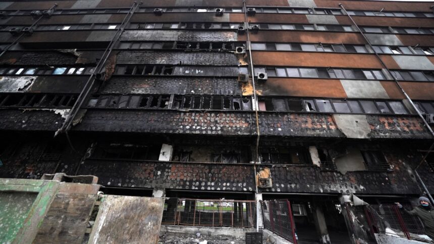 Proprietarii afectați de incendiul din Km 4-5 se confruntă cu întârzieri în despăgubiri: o luptă greoaie cu termene prelungite și numeroși martori! 1 unii proprietari din blocul din km 4 5 distrus de incendiu inca nu au fost despagubiti procesul inainteaza anevoios cu termene lungi si martori multi 67edd48f51a6e