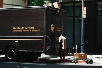 ups concediaza 20 000 de angajati gm amana apelul pentru investitori pe fondul haosului economic generat de tarifele impuse de trump 6811b9369d400