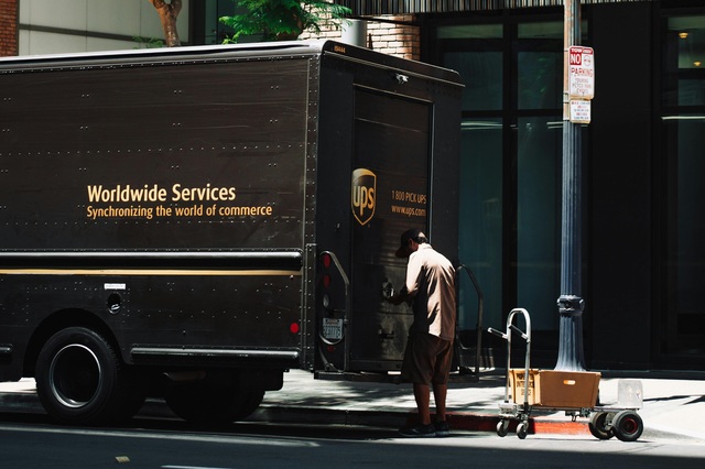 UPS renunță la 20.000 de salariați, iar GM întârzie întâlnirea cu investitorii din cauza haosului economic provocat de tarifele lui Trump 1 ups concediaza 20 000 de angajati gm amana apelul pentru investitori pe fondul haosului economic generat de tarifele impuse de trump 6811b9369d400