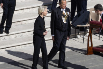 ursula von der leyen si donald trump s au intalnit in fine la funeraliile papei francisc promit o alta intrevedere 680cf521222d2