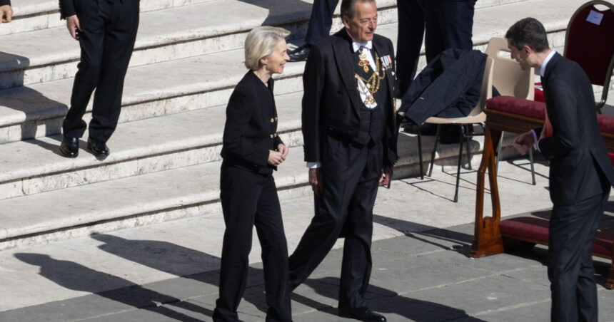 Ursula von der Leyen și Donald Trump, întâlnire surpriză la ceremonia de înmormântare a papei Francisc. O nouă discuție promițătoare pe cale! 1 ursula von der leyen si donald trump s au intalnit in fine la funeraliile papei francisc promit o alta intrevedere 680cf521222d2