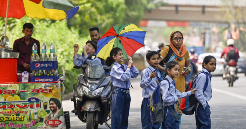 Căldura extremă din India și Pakistan testează rezistența umană: termometrele ating 49°C 1 valul de caldura prelungit din india si pakistan pune la incercare limitele de supravietuire temperaturi de pana la 49c 67ff2dd2502c4