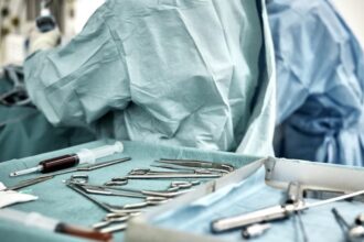 verdict final in cazul unui recidivist care a furat portofelul unui cunoscut medic si i a folosit cardurile in timp ce acesta se afla in sala de operatii 680173b3d34e6