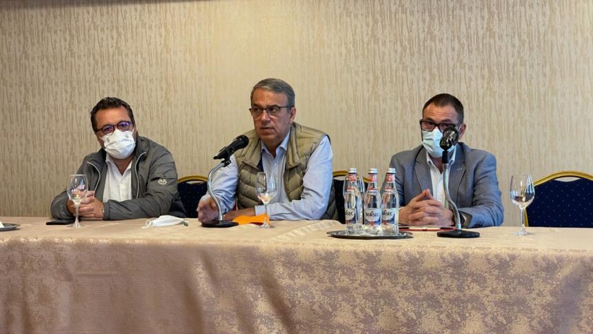 Vergil Chițac a depus o plângere împotriva conducerii Autorității pentru Protecția Consumatorilor: „Am dezvăluit atitudinea lui abuzivă“ 1 vergil chitac a inaintat un memoriu impotriva sefului protectia consumatorilor am expus comportamentul lui abuziv 680974f3d0589