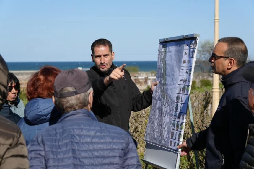 Viceprimarul Răsăuțeanu le-a prezentat locuitorilor din Faleză Nord viziunea asupra viitorului cartierului lor, evidențiind consolidarea taluzului, facilitarea accesului la plajă și restaurarea falezei afectate. 1 viceprimarul rasauteanu a explicat cetatenilor din faleza nord cum va arata cartierul lor la finalul lucrarilor de modernizare consolidarea taluzului imbunatatirea accesului la plaja sau refacerea f 680f88cd6c1ee