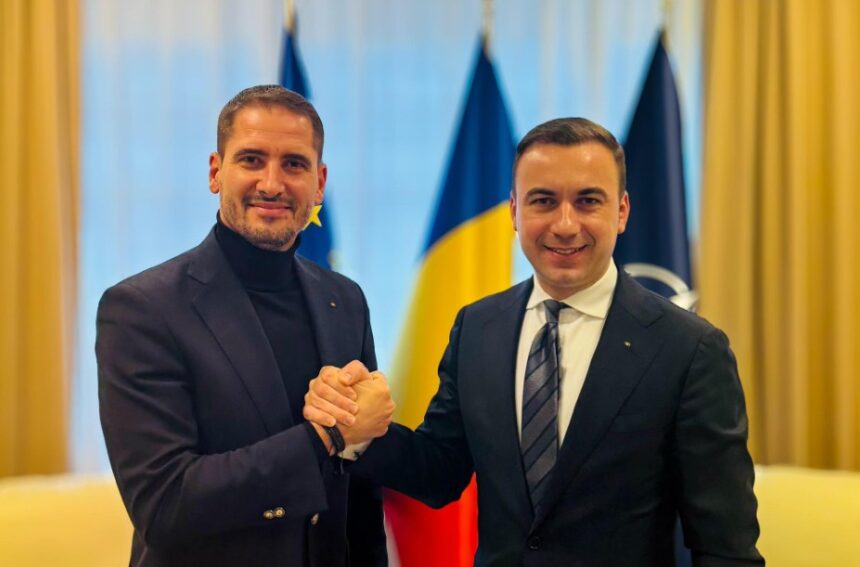 Viceprimarul Răsăuțeanu și Ivan (Economie) discută despre necesitatea unei strategii inovatoare pentru reglementarea activităților de pe plajă. 1 viceprimarul rasauteanu in discutii cu ivan economie este nevoie de o noua abordare privind autorizarea activitatilor de pe plaja 67efbc5f102ad