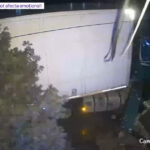 Incident dramatic în Iași: Un TIR a distrus un stâlp electric, a avariat o conductă de gaze și s-a oprit în curtea unei locuințe 3 video accident grav in iasi un tir a spulberat un stalp de electricitate o conducta de gaze si s a oprit in curtea unei case 67ef9e6d6cafe