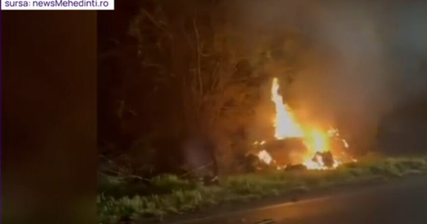 Tragedie pe șoselele din Mehedinți: O tânără și-a pierdut viața în urma unei manevre riscante a șoferului care a lovit un TIR. 1 video accident grav in mehedinti soldat cu moartea unei tinere soferul a facut o depasire periculoasa si a intrat intr un tir 6801fe7ee4254