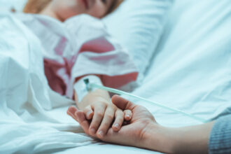 video alerta epidemiologica la o scoala din resita o fetita de 7 ani diagnosticata cu meningita cursuri suspendate 67ef87c8bdf6e