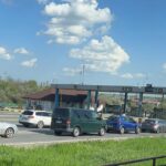 Atenție! Haos pe Autostrada Soarelui A2: Șoferii se confruntă cu aglomerația spre București și blocaje la stația de taxare. 2 video atentie trafic infernal pe a2 autostrada soarelui soferii merg spre bucuresti bara la bara blocaje la statia de taxare 680653878b0e9