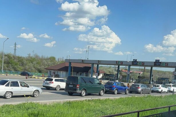 video atentie trafic infernal pe a2 autostrada soarelui soferii merg spre bucuresti bara la bara blocaje la statia de taxare 680653878b0e9