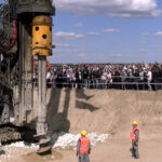 S-au demarat construcțiile pentru „Podul de flori”, primul din cele cinci proiecte care vor traversa Prutul. Grindeanu: Finanțarea provine din fonduri europene! 3 video au inceput lucrarile la podul de flori primul din cele 5 care vor fi construite peste prut grindeanu se intampla cu bani de la ue 680cff9b010bc