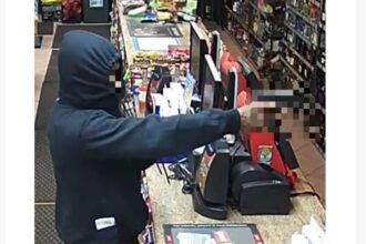 video autorii jafului armat de la un magazin din constanta au fost identificati si condusi la politie pentru audieri 67f6426b64d17