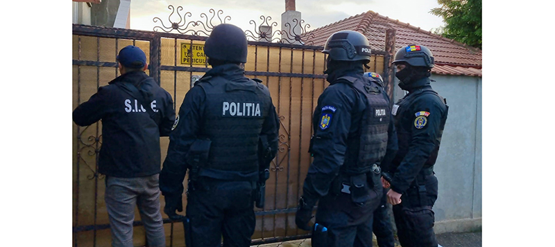 Înșelăciune ingenioasă: Un bărbat păcălit de trei tineri din Constanța și Galați, sub îndrumarea unui complice din închisoare 1 video barbat tepuit prin metoda accidentul de trei tineri din constanta si galati coordonati de un suspect aflat in puscarie 68014006349d1