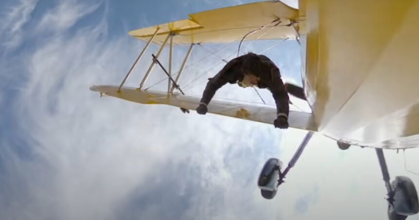 Tom Cruise își depășește limitele la 2.400 de metri altitudine, în vânt de 225 km/h, pentru „Misiune imposibilă 8” 1 video cascadorie uimitoare a lui tom cruise la 2 400 metri altitudine cu vant de 225 km h pentru misiune imposibila 8 68022d57b5a96