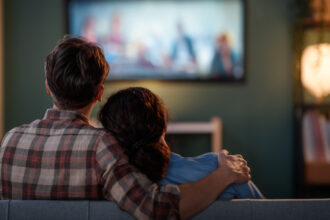 video cele mai bune seriale din 2025 pana acum 10 productii care domina platformele de streaming 6807c04290d22