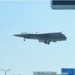 China dezvăluie aeronava de război inovatoare: fără coadă și echipată cu trei motoare! 3 video china a lansat avionul futurist de lupta fara coada si cu trei motoare 67f642639fb36