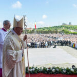 Descoperă identitatea celor șapte episcopi greco-catolici beatificați de Papa Francisc în România, în fața a 100.000 de credincioși! 2 video cine sunt cei sapte episcopi greco catolici beatificati de papa francisc in romania 100 000 de oameni au asistat la ceremonie 680629648aac9