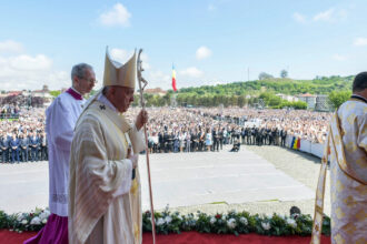 video cine sunt cei sapte episcopi greco catolici beatificati de papa francisc in romania 100 000 de oameni au asistat la ceremonie 680629648aac9